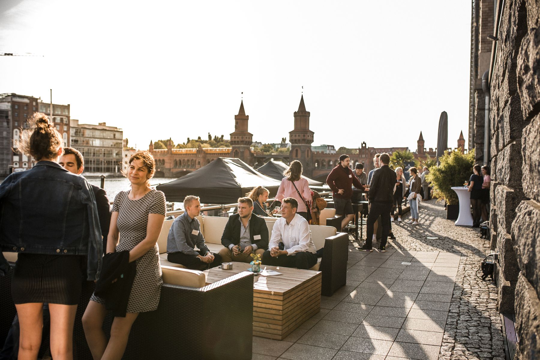 Guests on the Spree terrace in the evening light